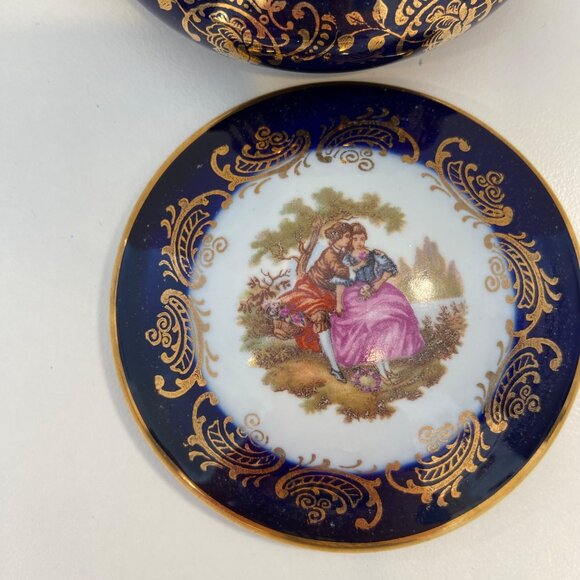 Vintage Limoges Round Porcelain Jewelry Box With Romantic Scene & Gold Detailing - Picture 10 of 16